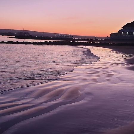 Sandbanks Ground Floor 2 Bed Apt, Beach 3Mins Walk プール エクステリア 写真