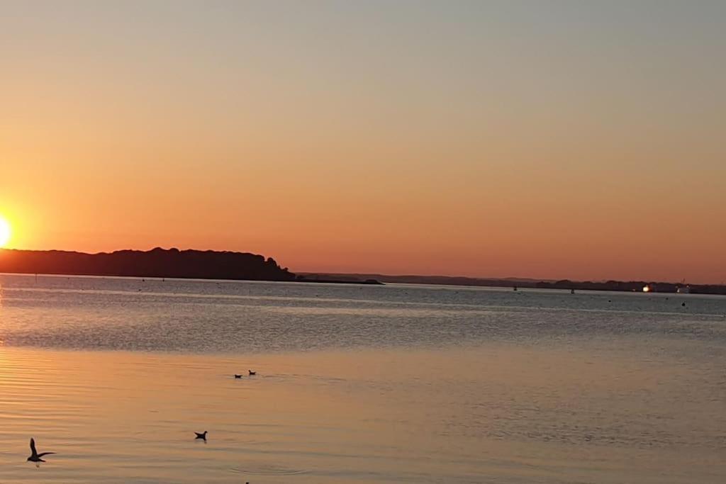 Sandbanks Ground Floor 2 Bed Apt, Beach 3Mins Walk プール エクステリア 写真